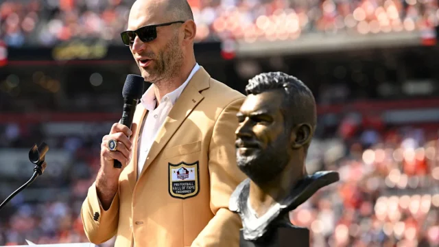 Joe Thomas reveals why he turned down Peyton Manning and refused to leave the Browns