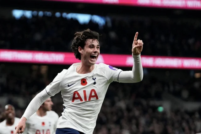 Premier League live scores: Tottenham face Crystal Palace after Man Utd, Man City beaten