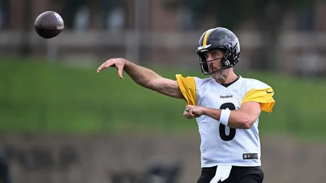 Steelers’ Aaron Rodgers passes Peyton Manning in NFL history in Paris. Drew Brees is next up