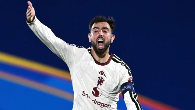 Carrick refuses to rule out dropping Fernandes