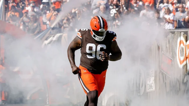 Browns DT Maliek Collins lands 2-year extension worth $30 million, agent says