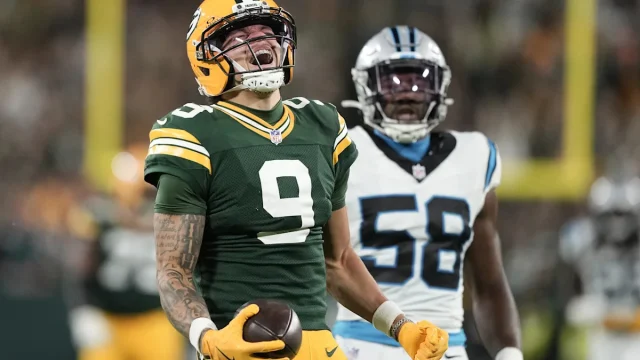 WATCH: Christian Watson returns to the field after going to hospital