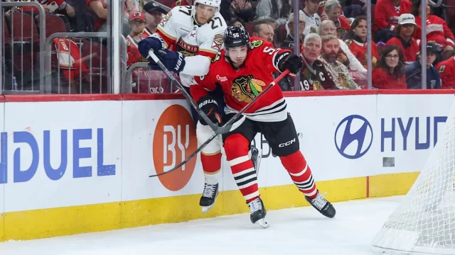 Chicago Blackhawks lose 3rd straight after allowing a late 3rd-period goal against the Florida Panthers