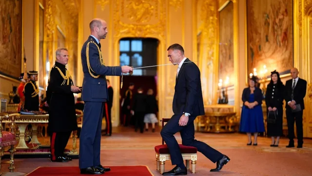 Kevin Sinfield 'should have been knighted years ago', Prince William says