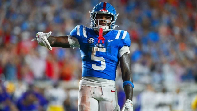 Ole Miss RB Lacy out after dislocating shoulder vs. Texas