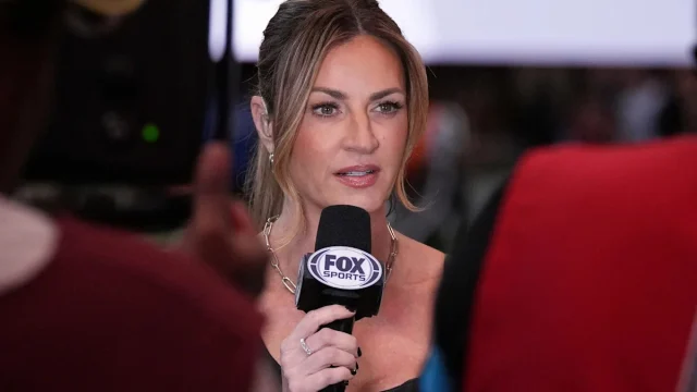 ERIN ANDREWS JUST PROVED SHE CAN STEAL THE SHOW WITHOUT THROWING A SINGLE PASS — NFL FANS KNOW THE NAME