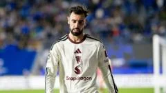 Fernandes dropped to Man Utd bench - was Carrick right?