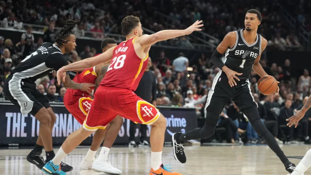 How a 'Freakish' Finish vs. Rockets in Austin Exposed Spurs' Early Growing Pains