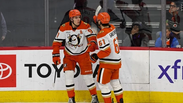 Carlsson, offered by Flyers, burns Philly in Ducks' win