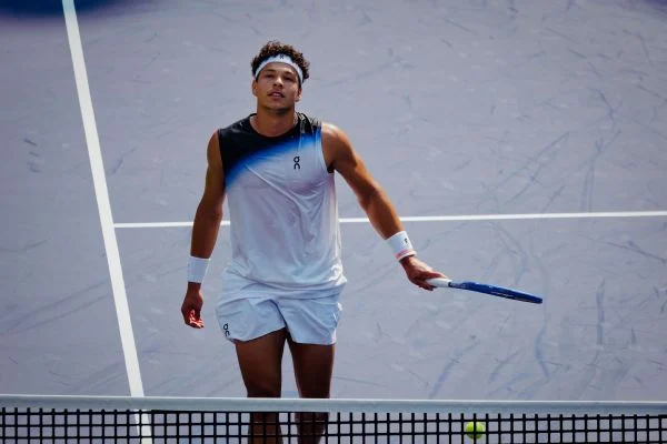 Ben Shelton stumbles in straight sets, Zverev wins in Shanghai