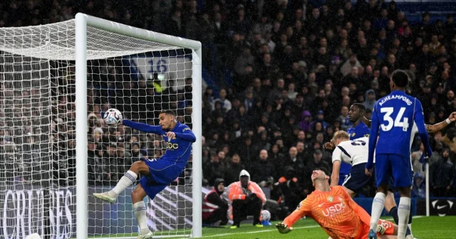 “We win and lose together”: Alonso shows faith in Penders after Chelsea’s Spurs setback