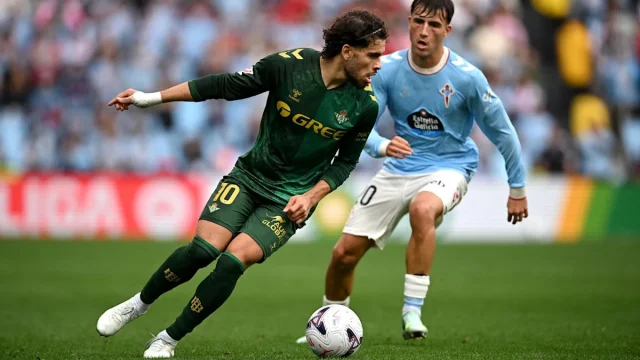 Barcelona could earn €11 million as PSG consider move for former winger – report