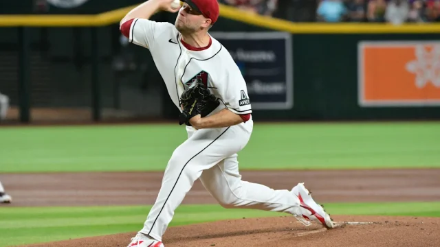Diamondbacks' $210 million man decides on 2027 contract, report says