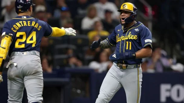 Live updates from Brewers-Rays World Series Game 3