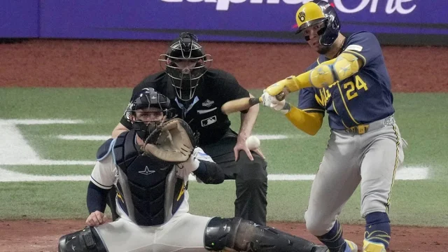 John Smoltz has Brewers fans roasting him after ridiculous William Contreras World Series call out