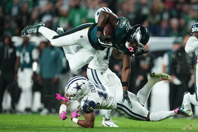 Cowboys vs. Eagles score, live updates: Latest as Dak Prescott’s two TD passes have Dallas up 17-14