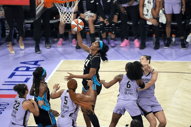 Dream vs. Valkyries score, live updates: Golden State, Atlanta battling in second half of WNBA Finals Game 5