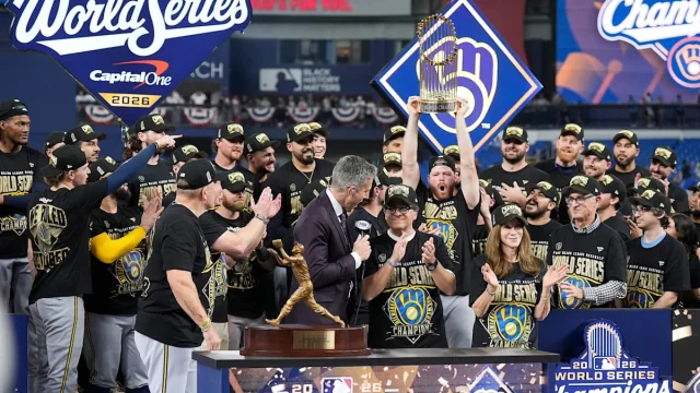 Brewers World Series victory parade live updates: Celebration in Milwaukee