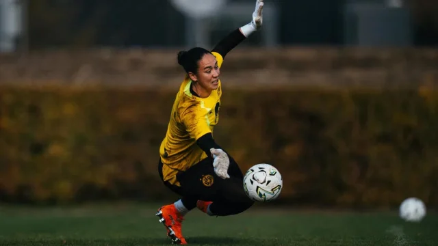 Zinsberger joins BVB women for parts of team training