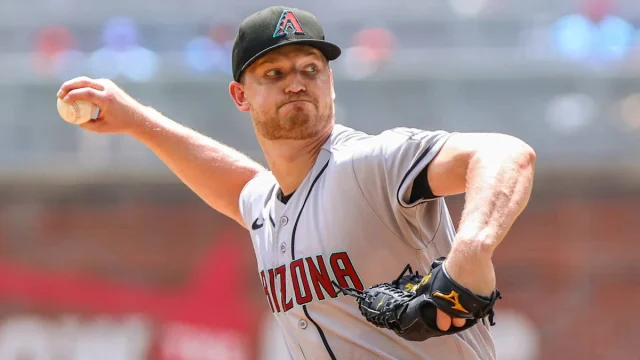 Veteran starter declines Diamondbacks option, hits free agent market