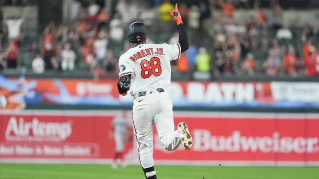 Cardinals Pros and Cons of Bringing In Orioles' Luis Robert Jr.