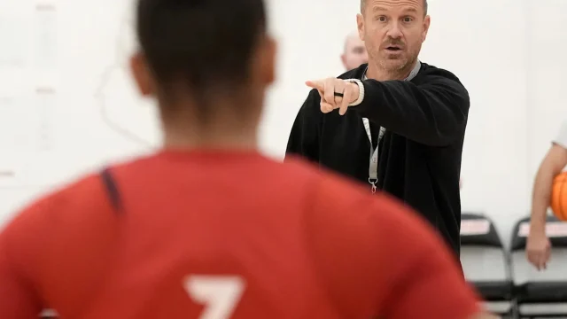 Jeff Walz, Louisville women's basketball still steady 20 years in