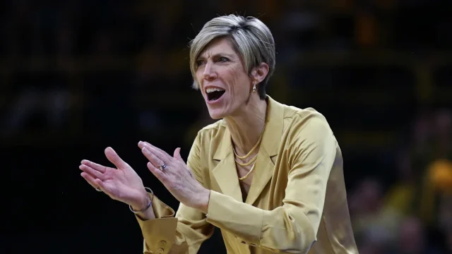 Iowa women's basketball hosts 5-star 2028 wing Ella Peper on visit