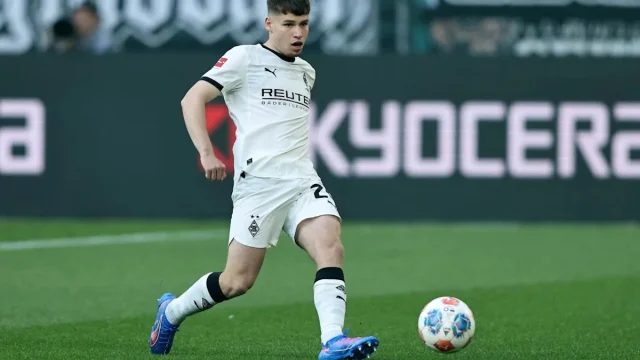 DFB-Pokal: Ten-man Gladbach advance after efficient performance against Karlsruhe