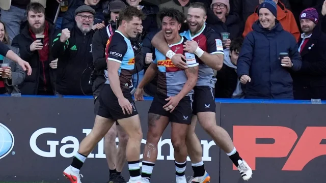 Another derby defeat to Harlequins leaves Saracens with bitter taste