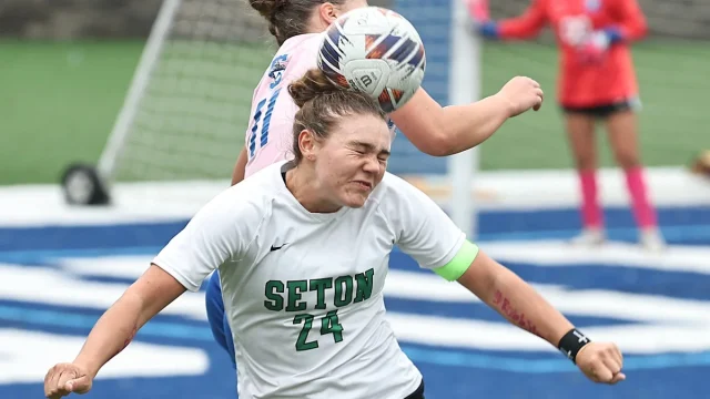 Which Cincinnati girls soccer teams won district titles on Oct. 29?