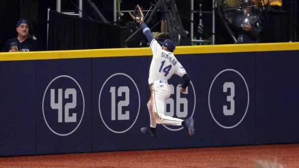 Live updates from Brewers-Rays World Series Game 3